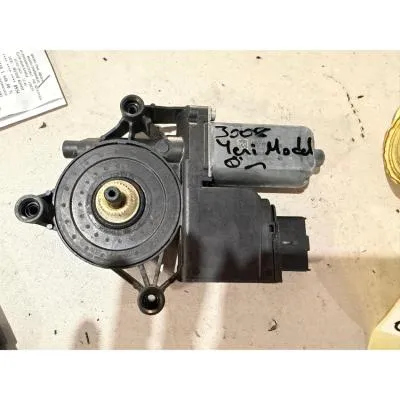 3008 YENİ MODEL ÖN CAM MOTORU 