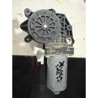 XSARA SAĞ ÖN CAM MOTORU 