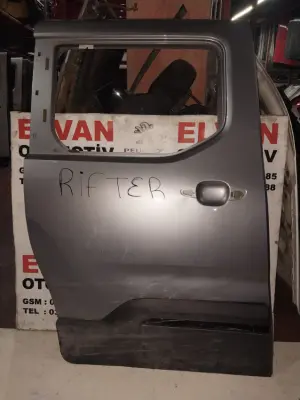 RİFTER 2020-2024 BOŞ GRİ SAĞ ARKA KAPI 