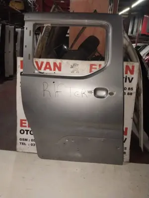 RİFTER 2020-2024 BOŞ GRİ SAĞ ARKA KAPI 